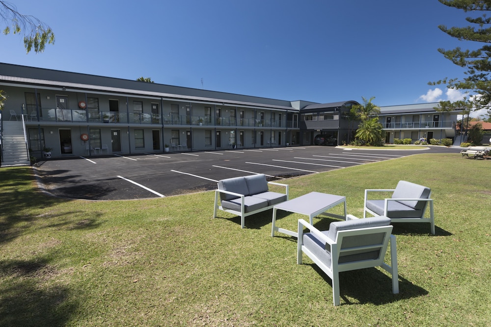 HOTEL FORSTER(FORMERLY LAKESWAY MOTOR INN) 53/65