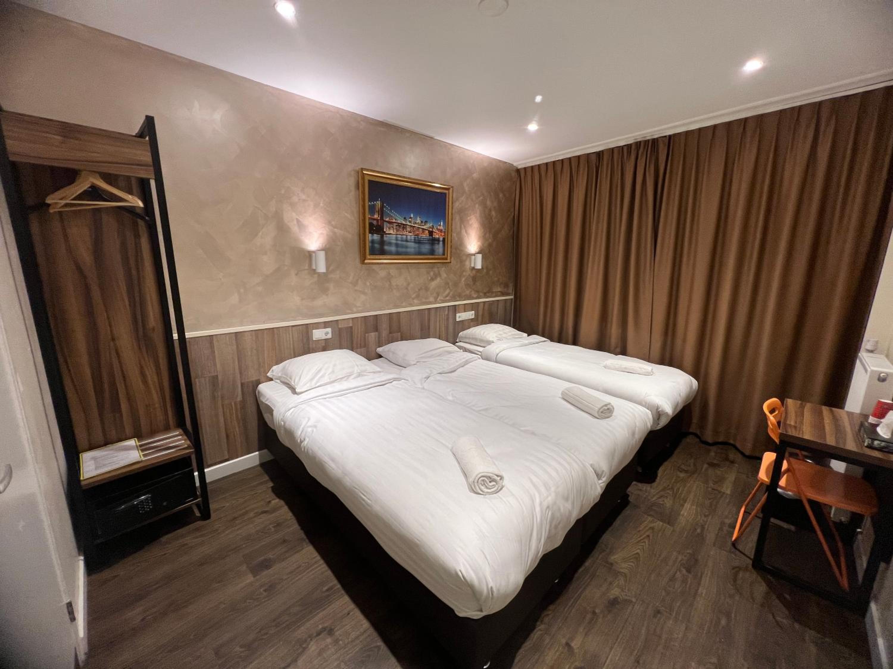 Budget Dam Hotel 8/28