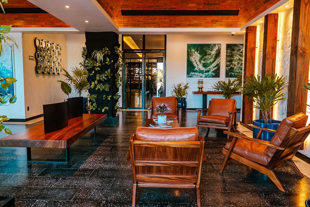 Flamboyan Hotel and Residences 40/60