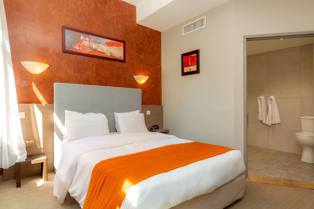 Hotel Kyriad Avignon Palais des Papes 21/73