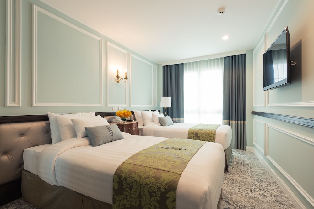 Sara's Hotel 5/27