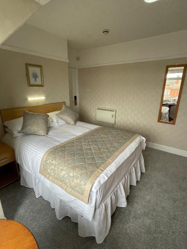 OYO Queens Hotel, Skegness 18/52