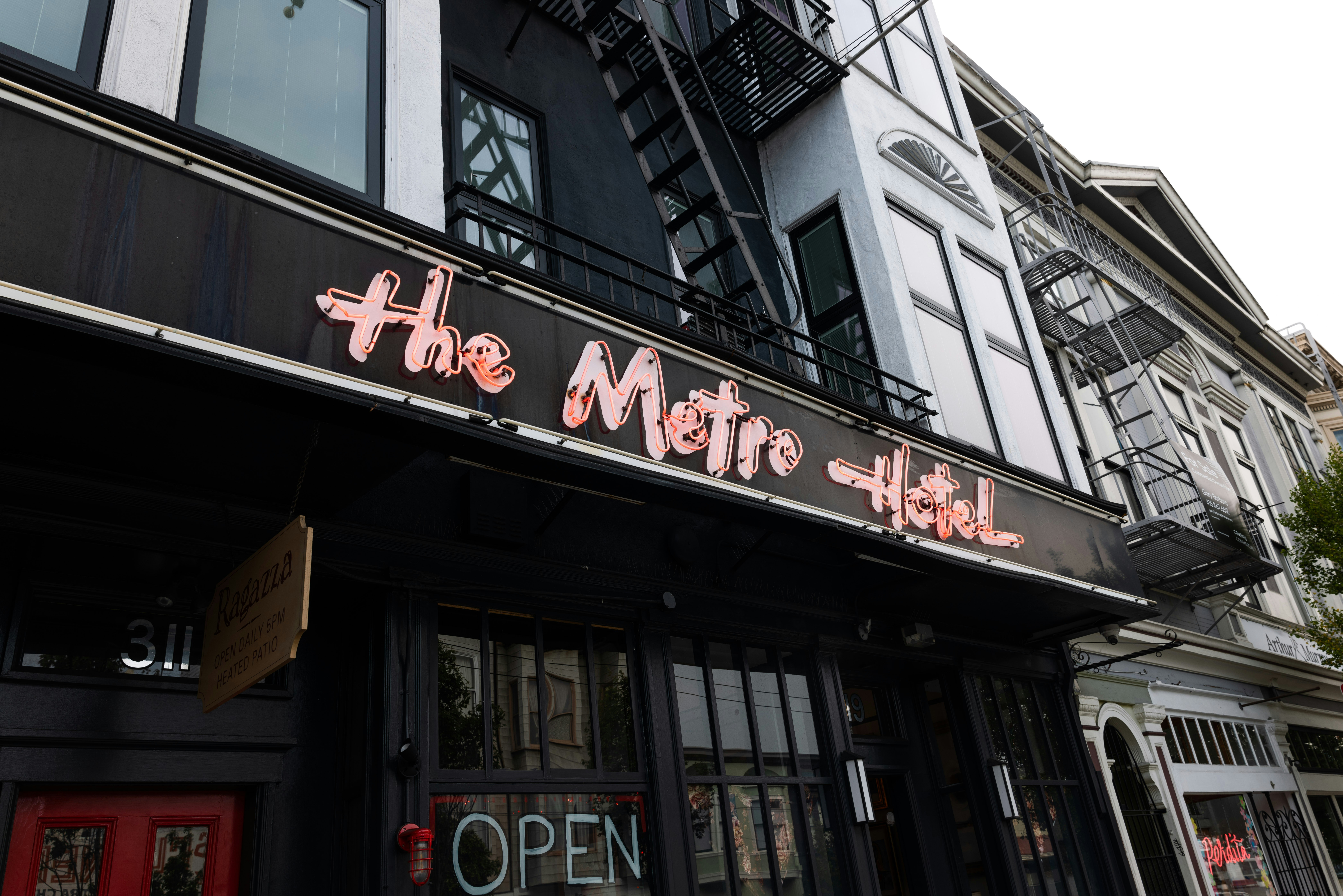 The Metro Hotel 3/49