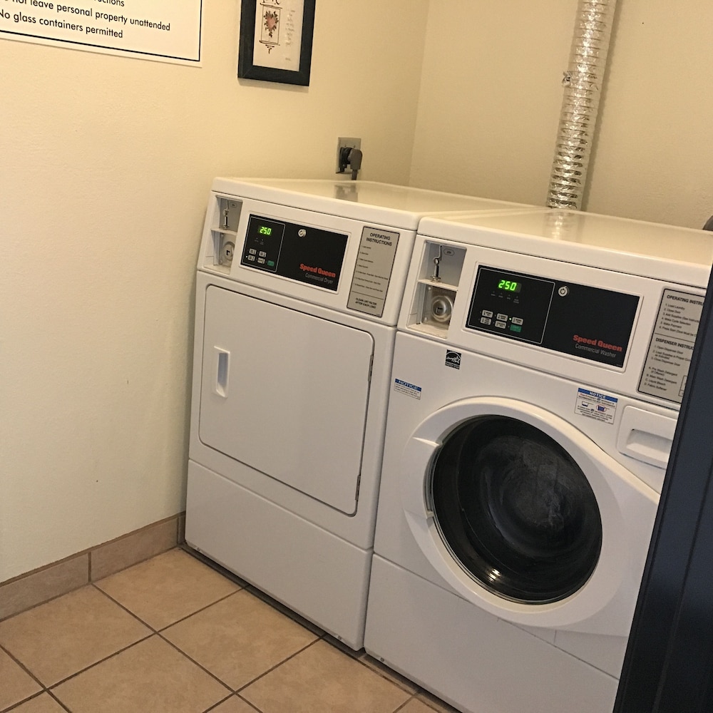 Days Inn by Wyndham Omaha/West Dodge 15/24