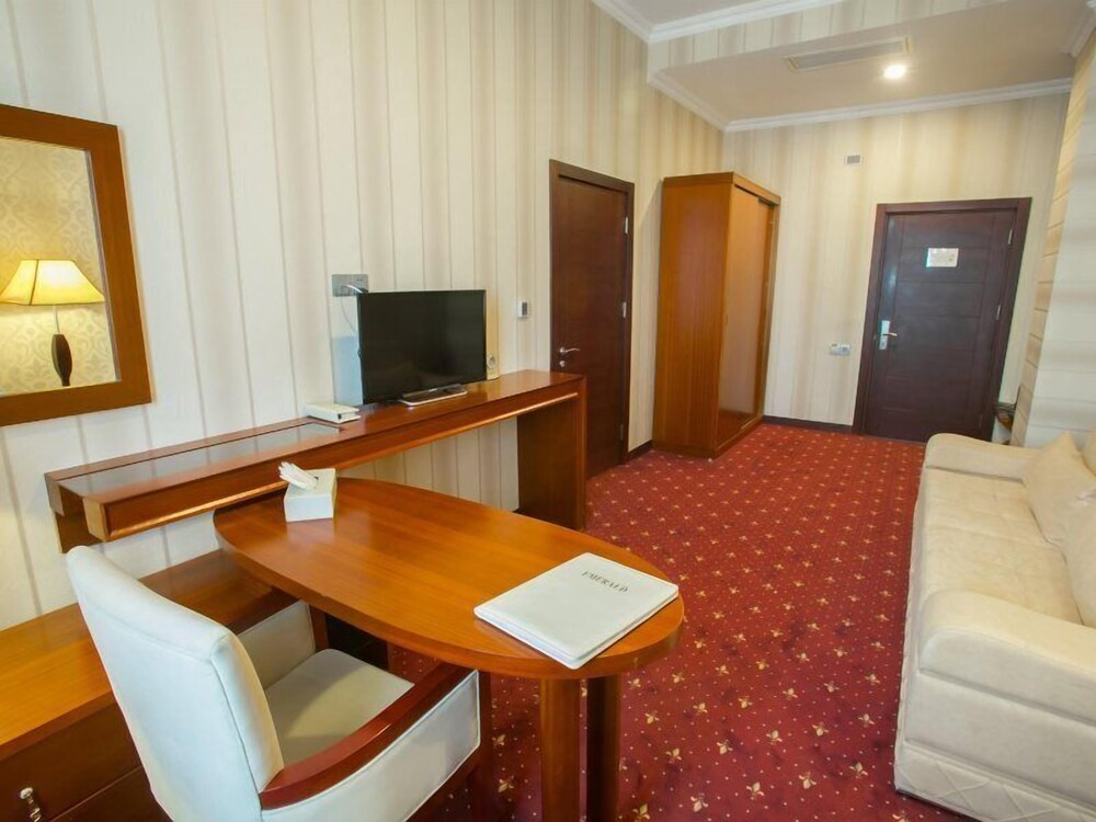 Emerald Hotel Baku 54/58