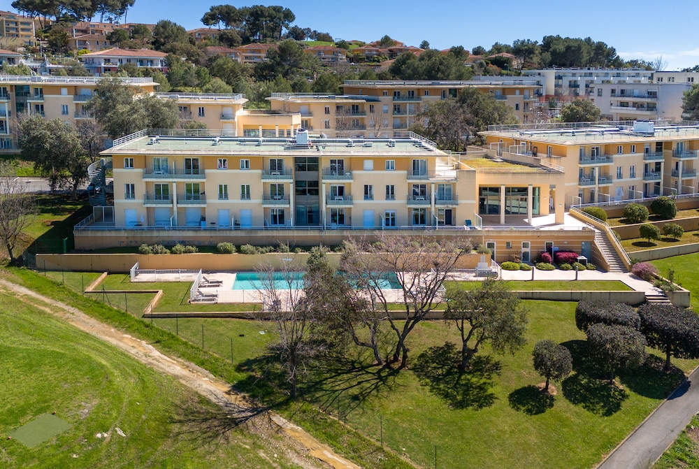 Nemea Appart Hotel Green Side Biot Sophia Antipolis in BIOT