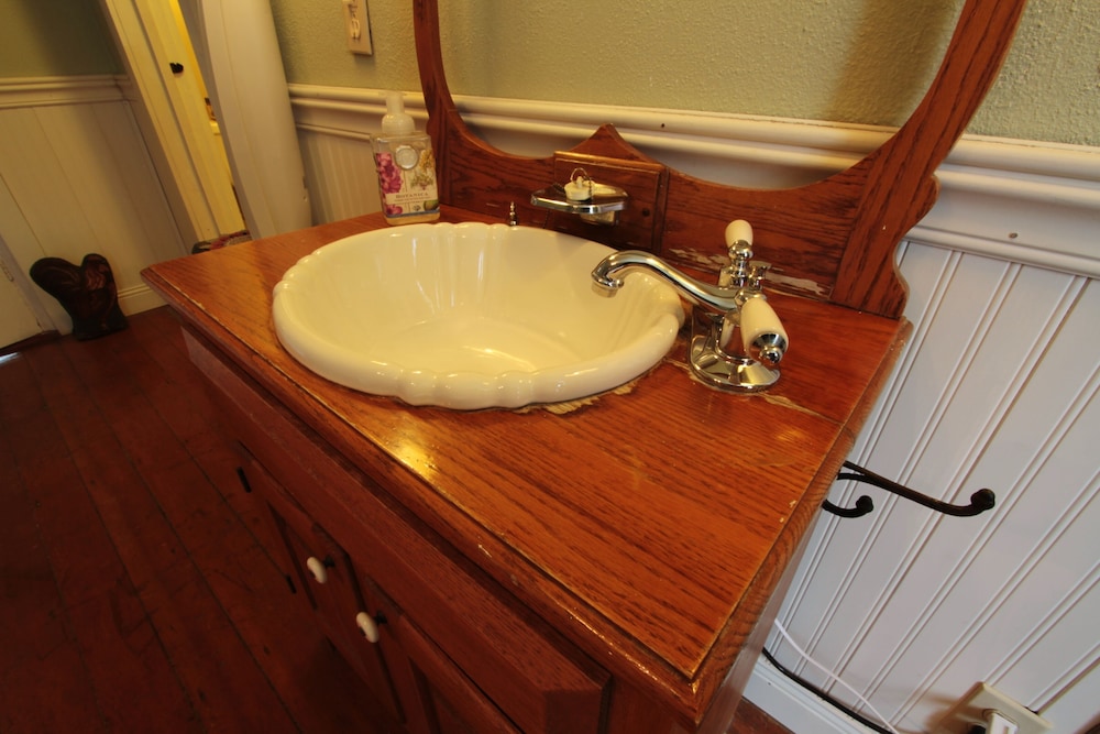 The Pines of Dresden Bed and Breakfast 46/50
