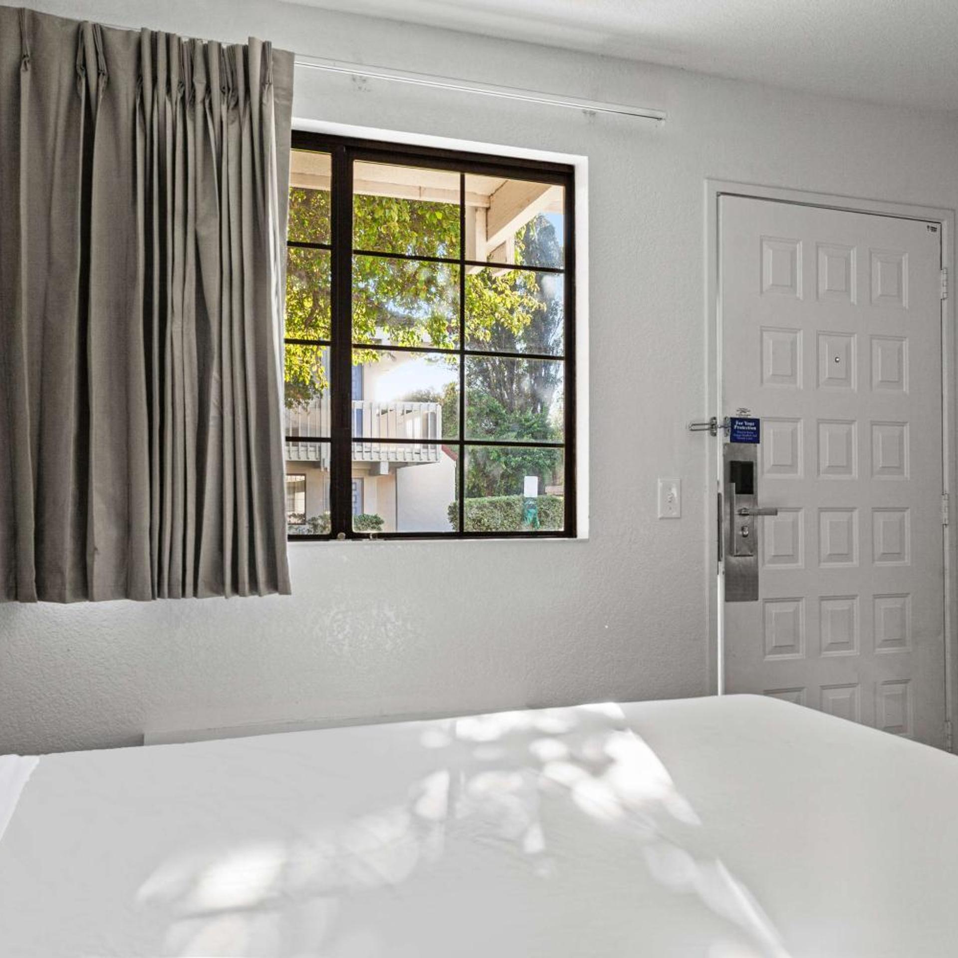 Room, Queen Bed, Accessible, Motel6 San Luis Obispo, CA - South 10/10