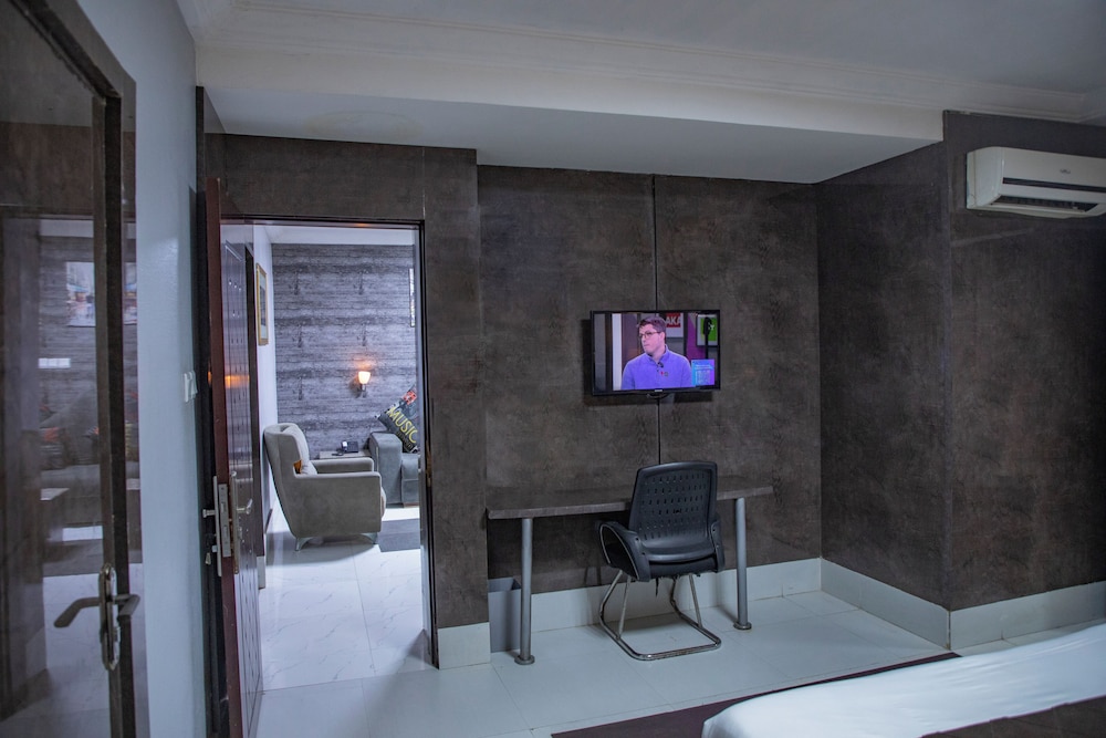 Newland Luxury Apartments 43/50