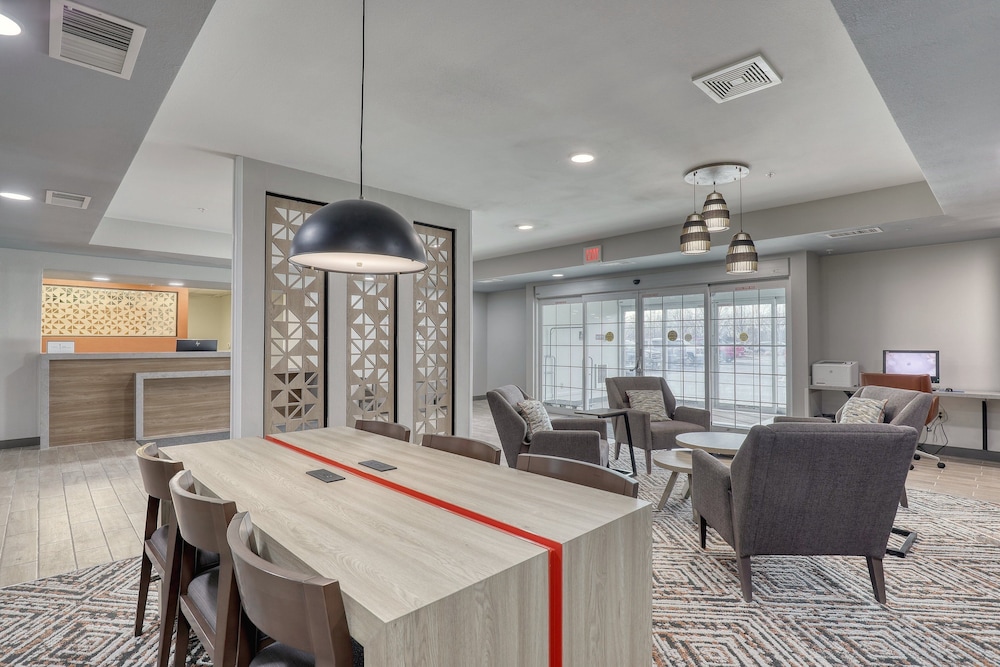 Candlewood Suites Milwaukee Airport-Oak Creek 57/73