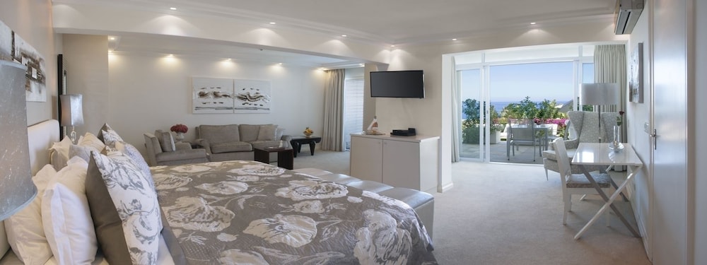 The Clarendon - Bantry Bay 17/50
