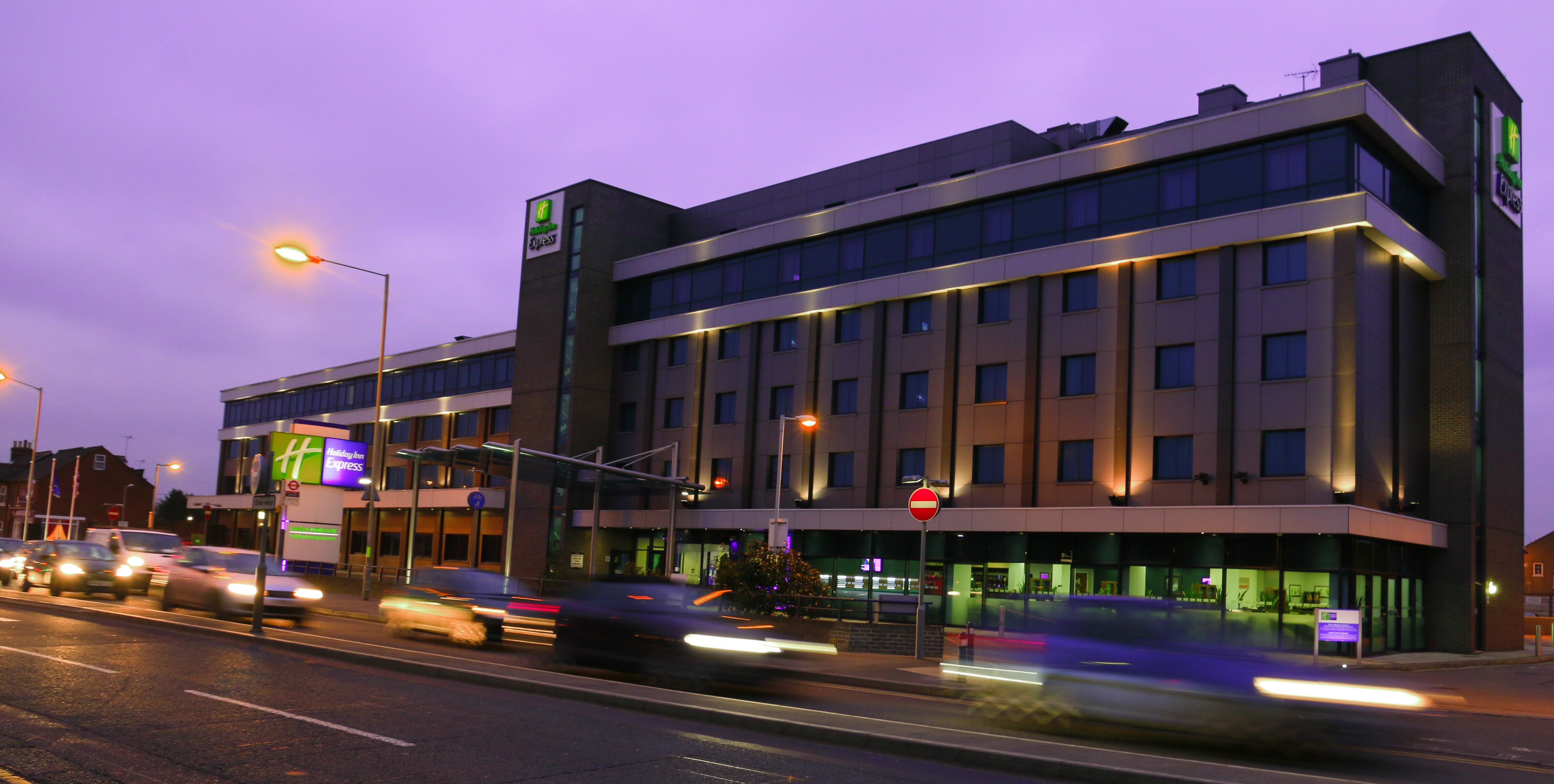 Holiday Inn Express London Heathrow T5 4/70