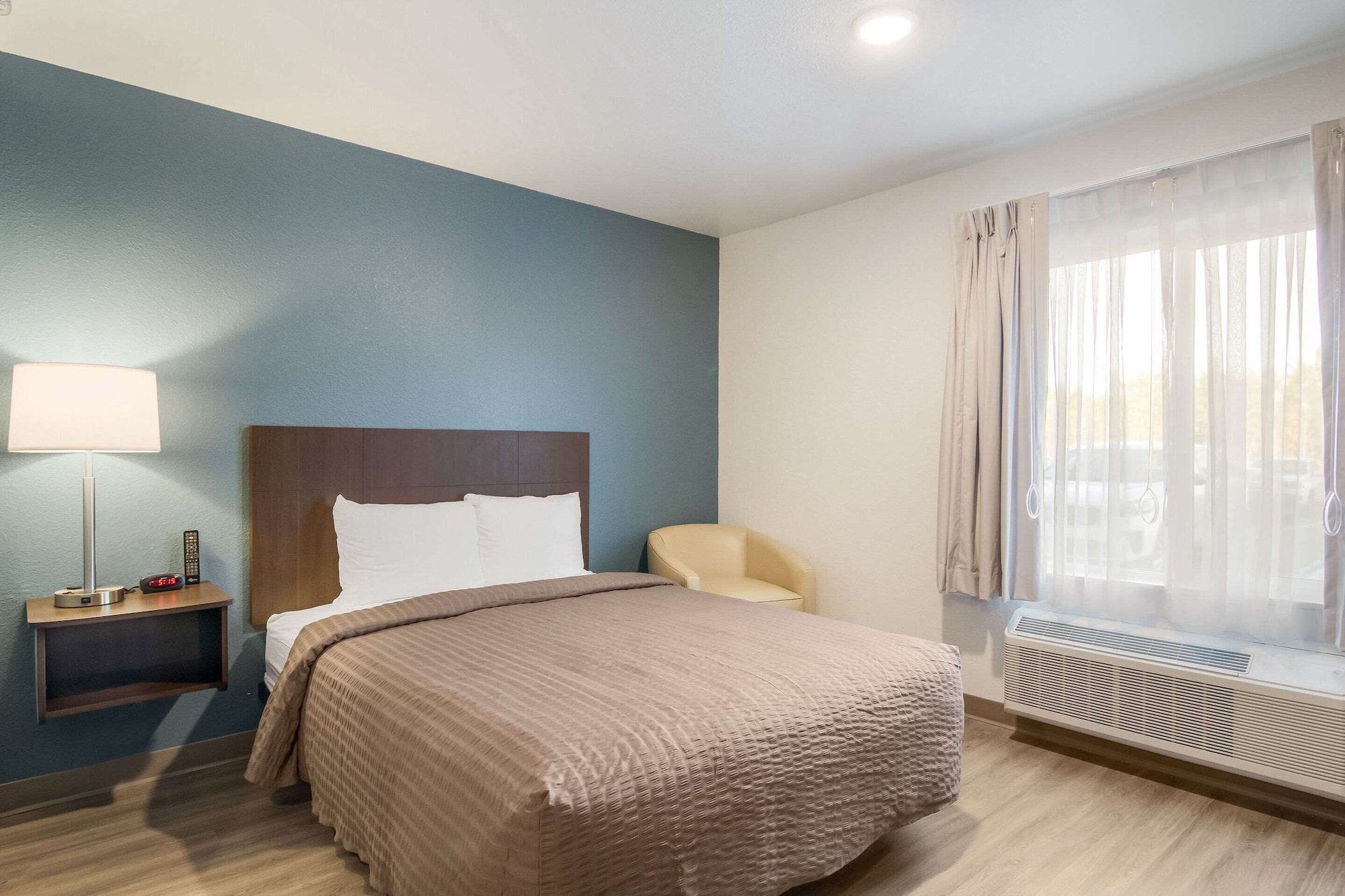 SUITE, QUEEN BED, SOFA, ACCESSIBLE