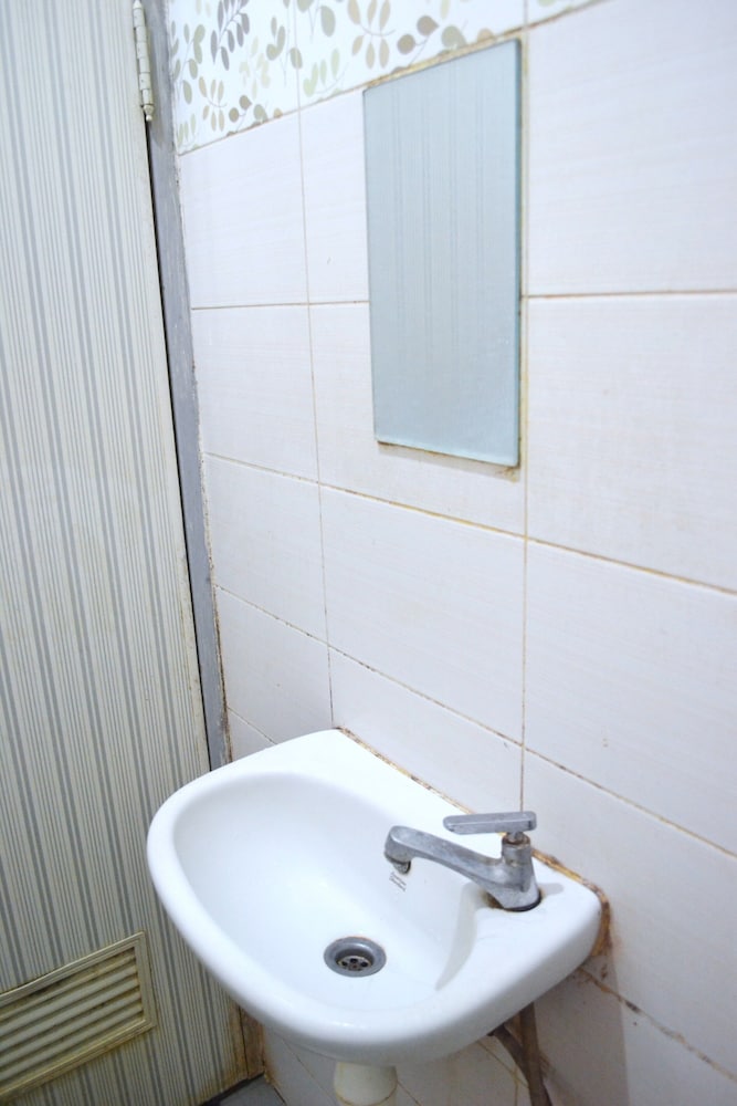 Oyo 450 Semampir Residence 61/64