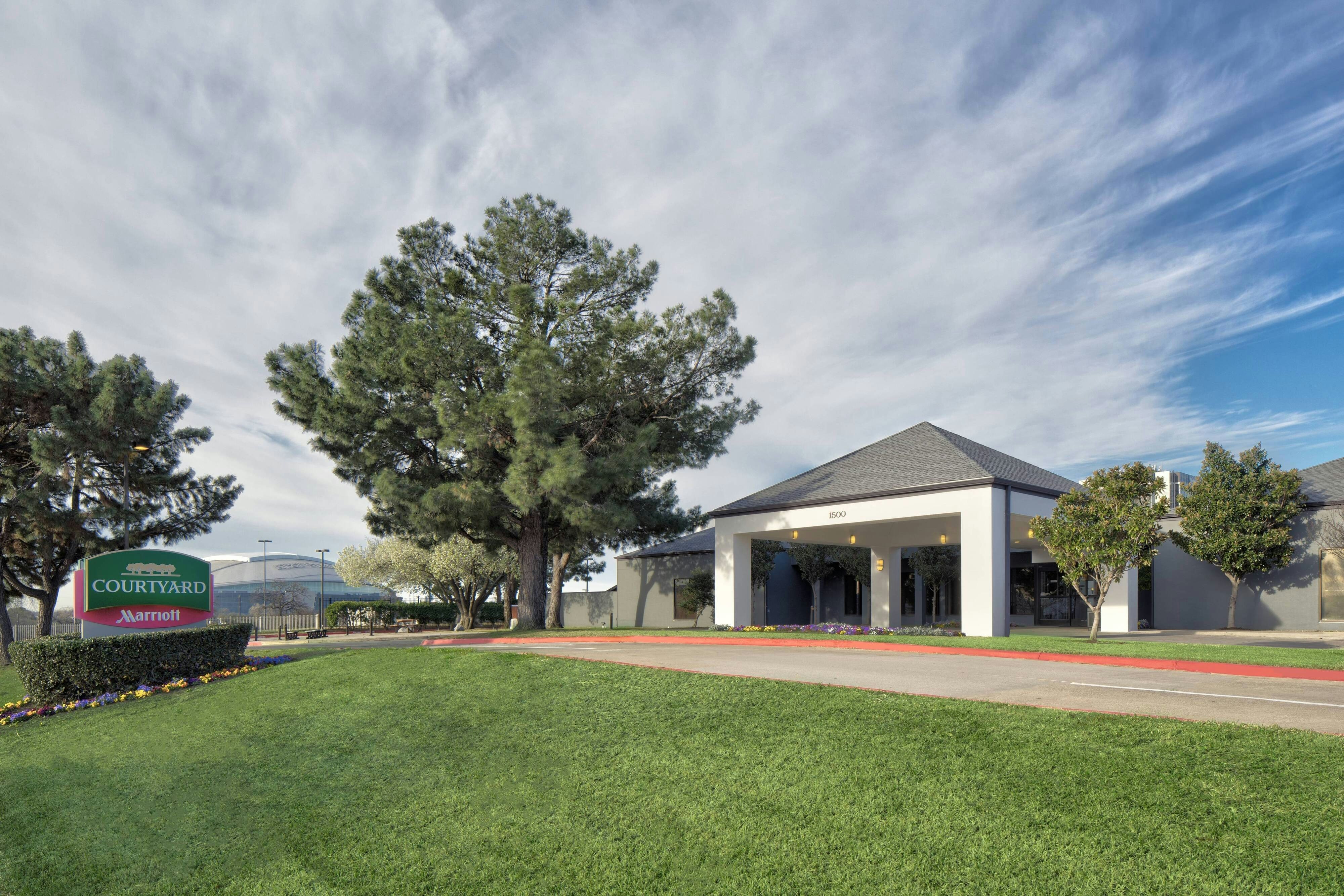 Courtyard By Marriott Dallas Arlington Entertainment Dist 5/5