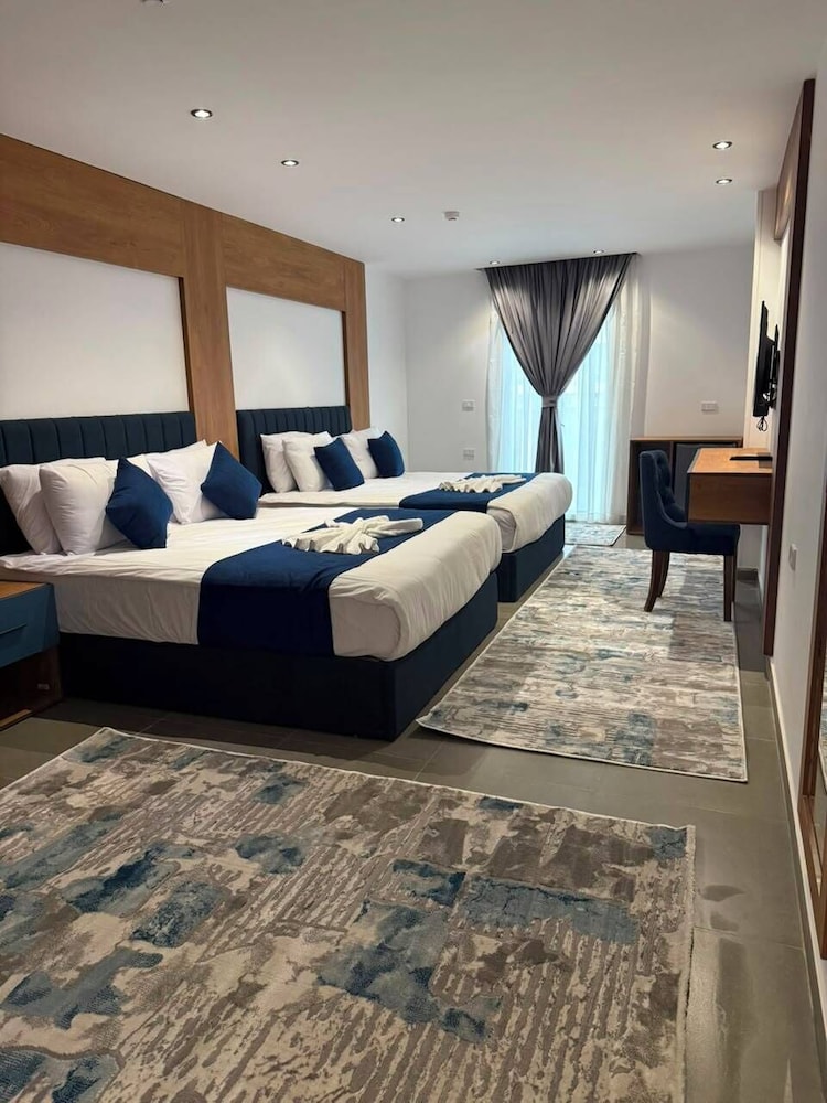 The Grand Delta Hotel 4/50