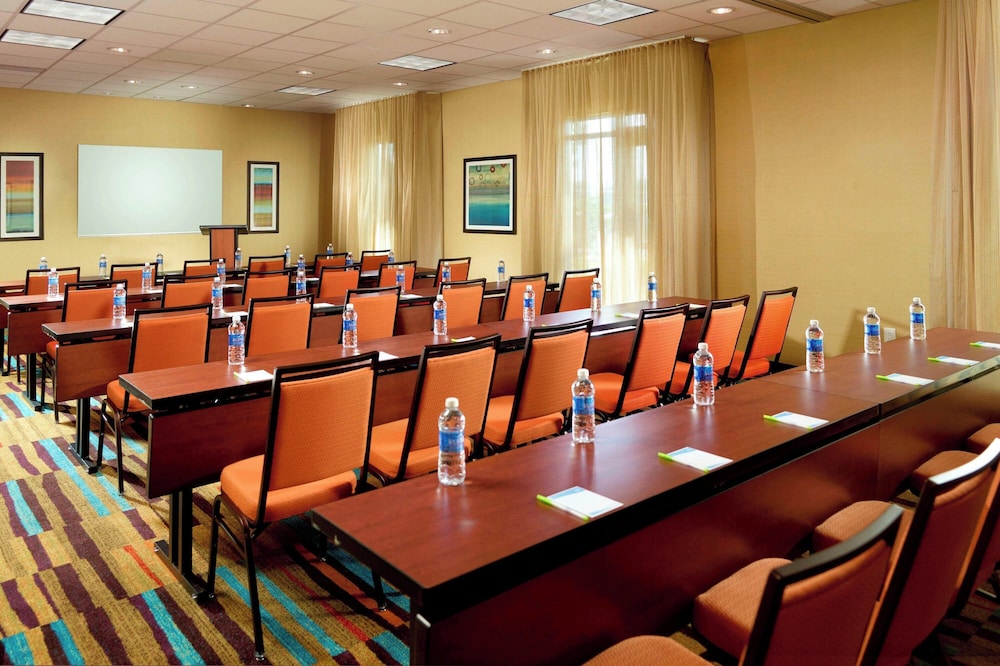 Fairfield Inn Suites Fayetteville North 42/50