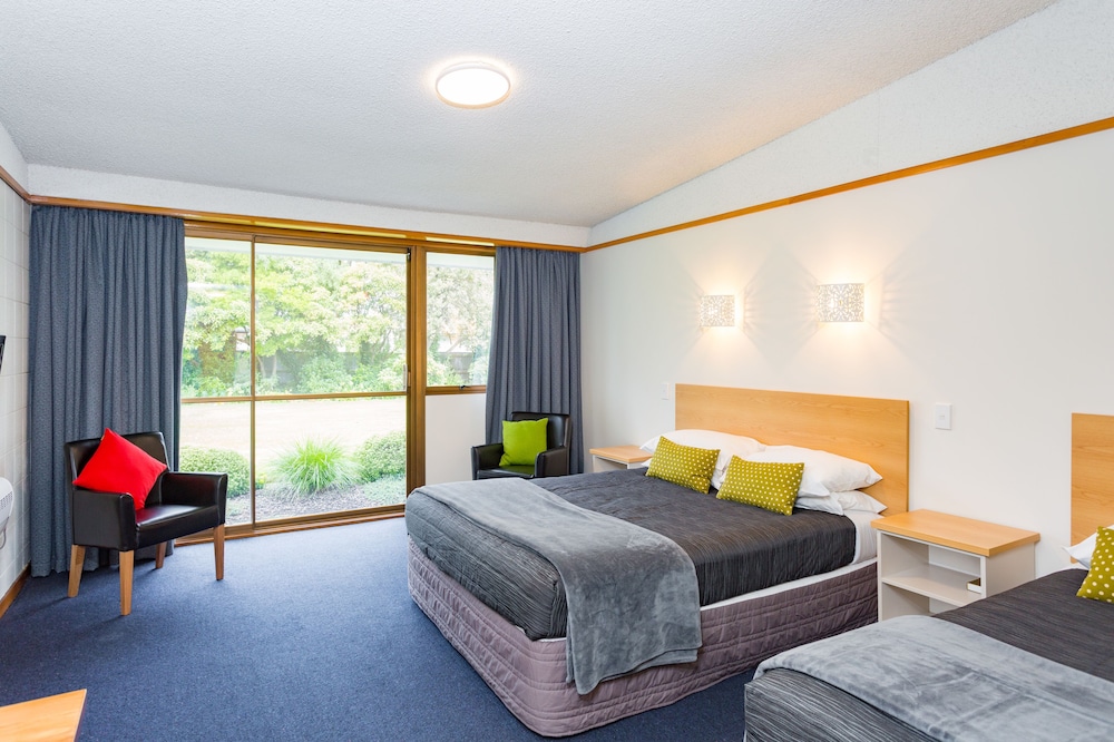 STANDARD, 1 QUEEN AND 1 SINGLE BED
