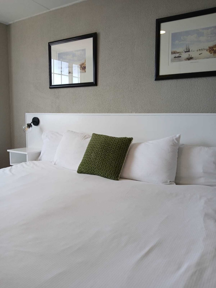 ROOM, KING BED, OCEAN VIEW