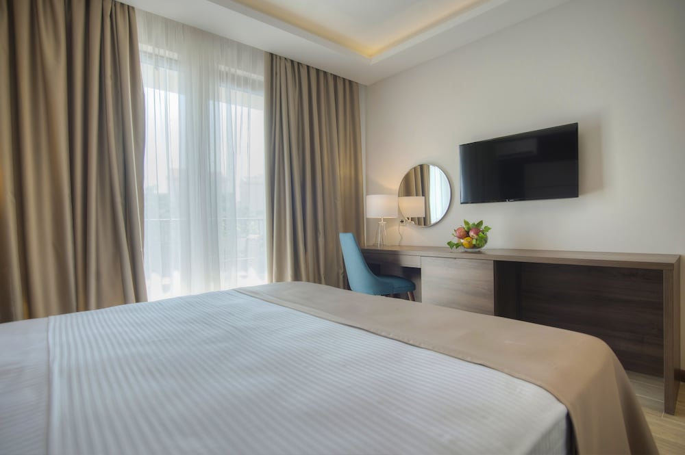 HOTEL TWELVE by Aycon 26/58