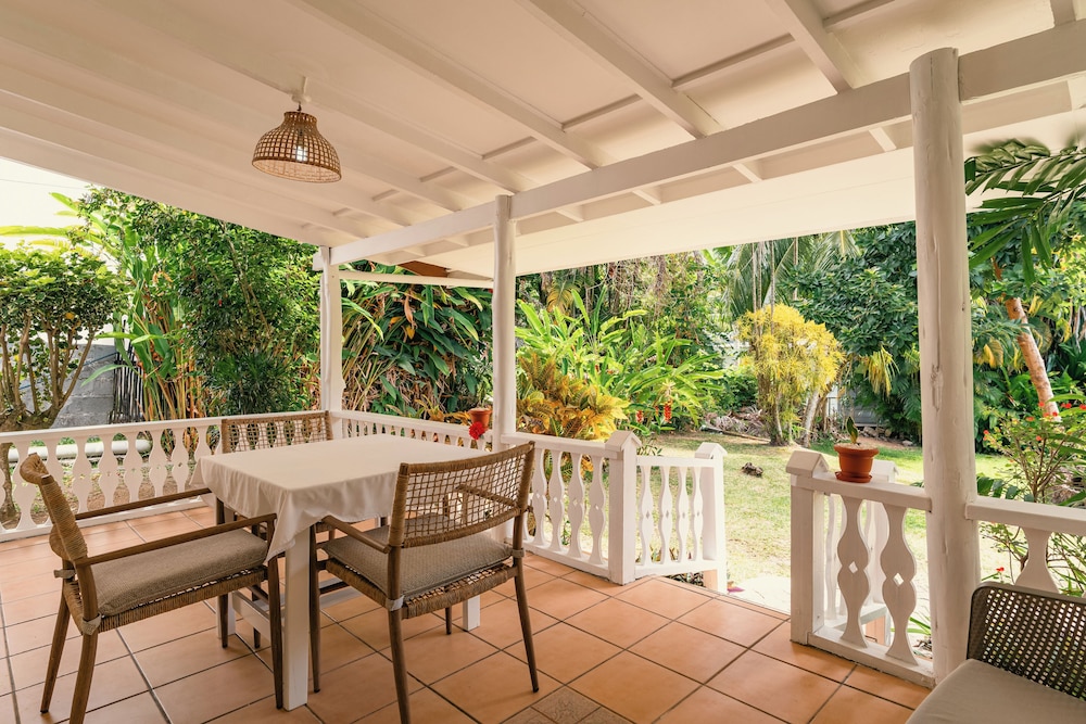 Beau Vallon Bungalows 38/50