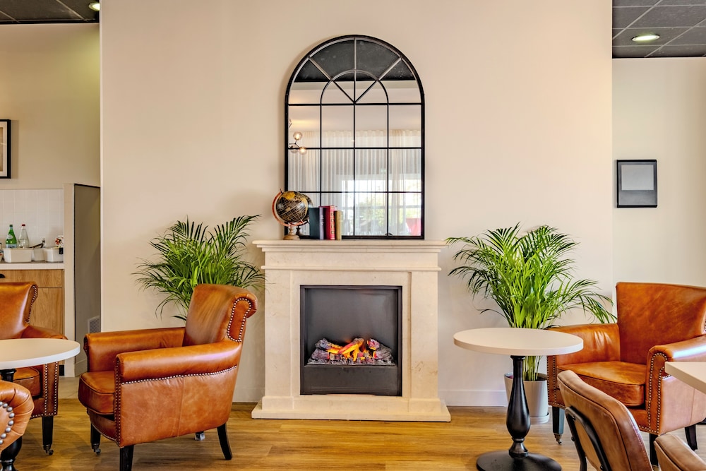 Ibis Marne La Vallee Champs 32/57