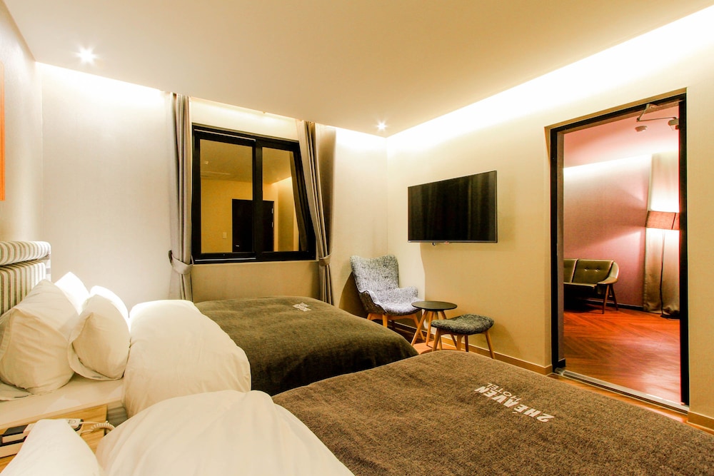 2 Heaven Hotel 9/69