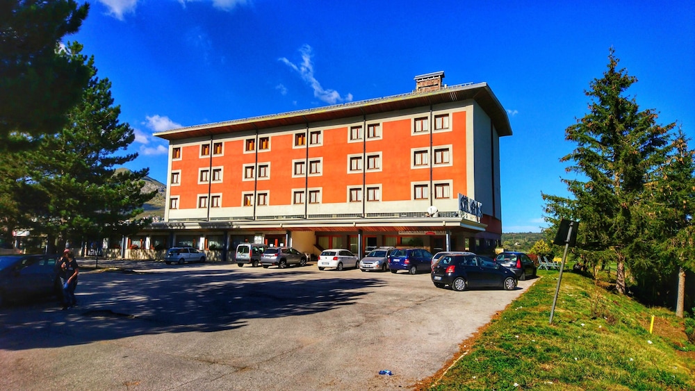 Hotel Holidays 1/54