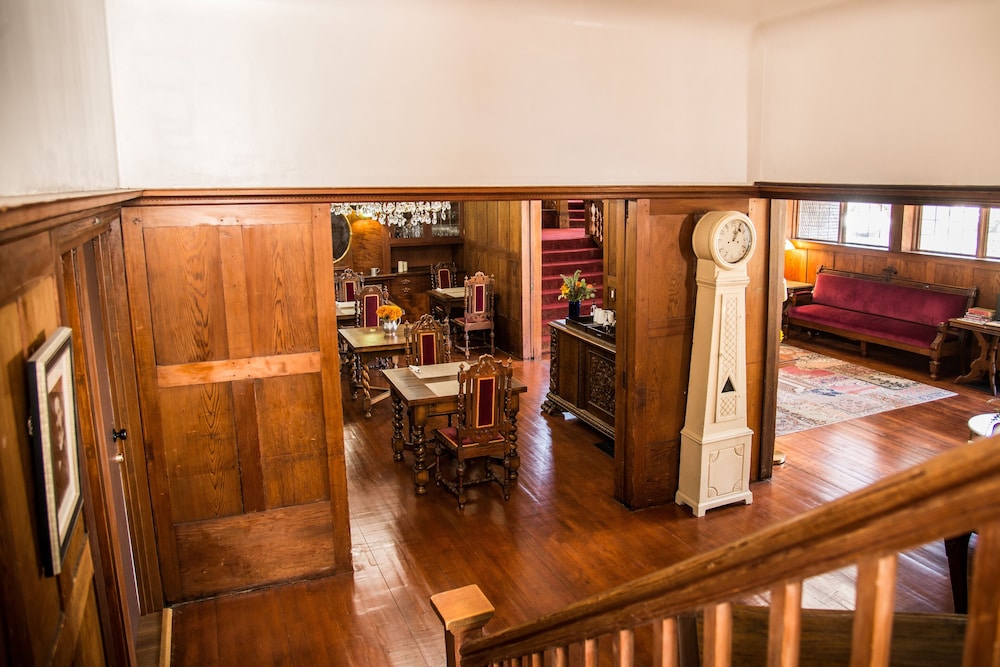 Cedar Gables Inn 38/68
