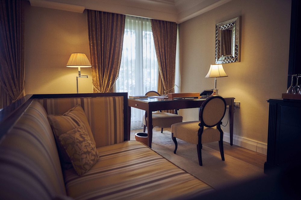 FALKENSTEINER SCHLOSSHOTEL VELDEN 30/83