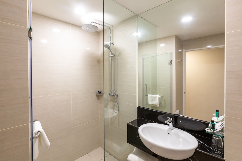 HOTEL 7 SURIA 18/40