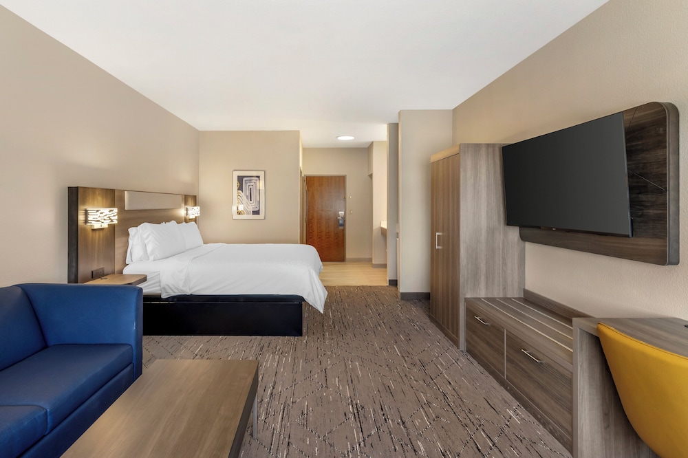 غرفة قياسية بسرير كينج مع أريكة، Holiday Inn Express Fallon 2/5