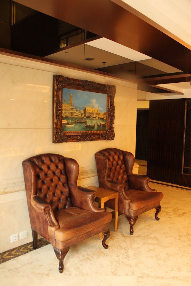 ORIENTAL LANDER HOTEL 35/41