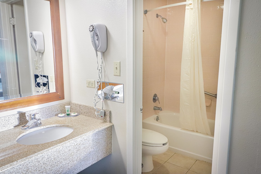 University Inn Suites 13/39