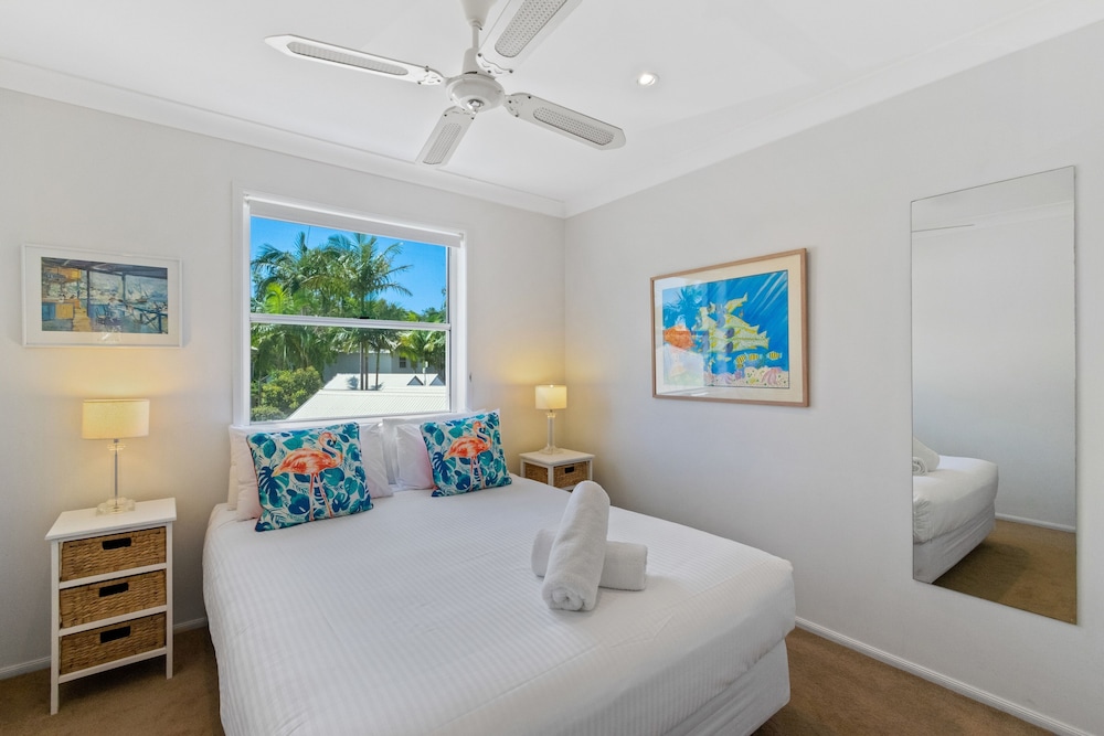 NOOSA ENTRANCE WATERFRONT RESORT 30/80