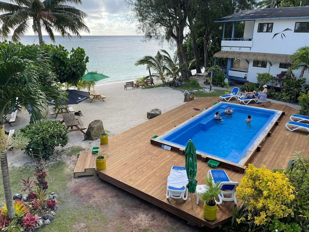 Aroa Beachside Inn 41/47