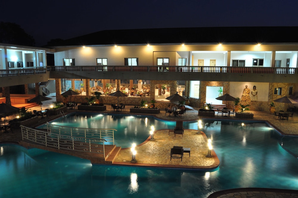 Mensvic Grand Hotel 48/53