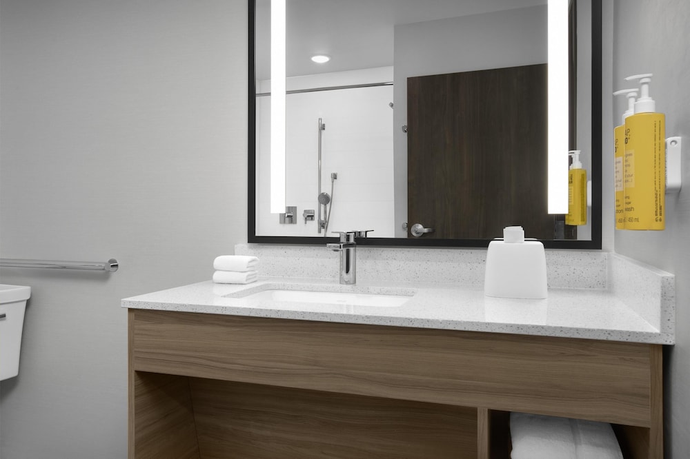 Tru by Hilton Midland East 39/39