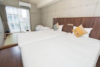 Adjoining, Twin Beds, Kitchen, Lounge Access، The Breakfast Hotel Porto Ishigaki 2/2