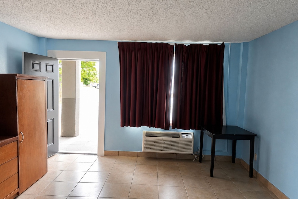 Blue Way Inn Suites Wichita East 5/37