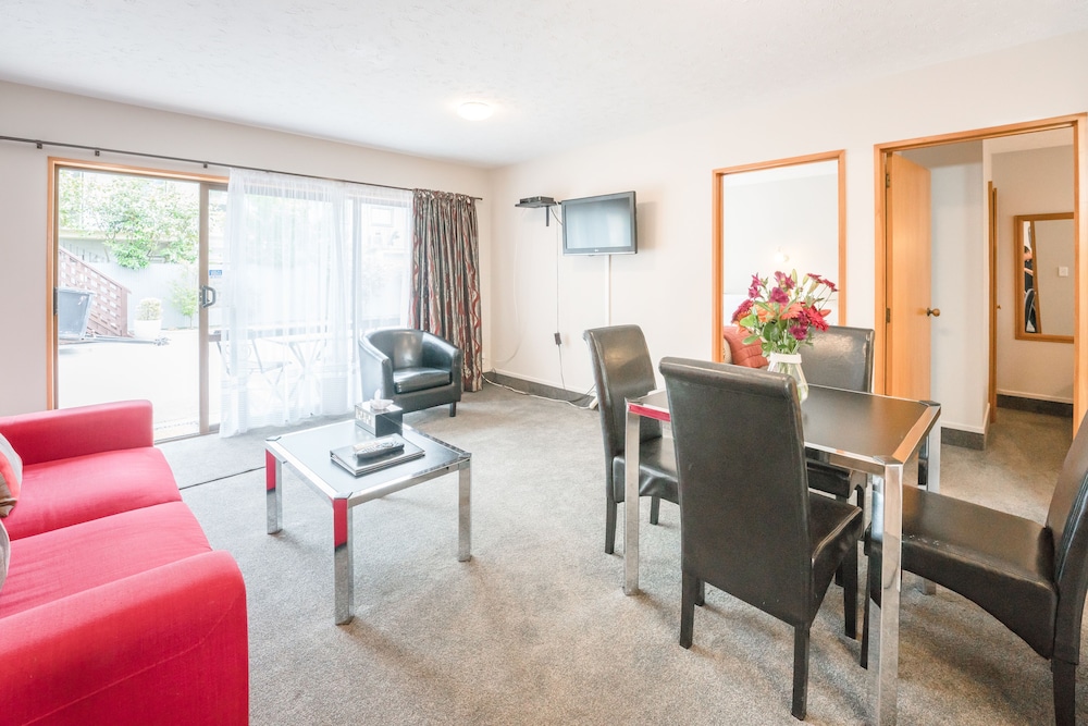 Strathern Motor Lodge 47/59