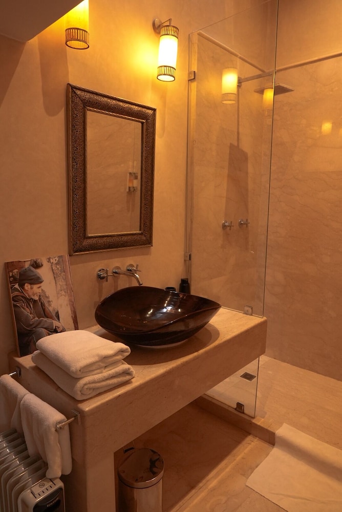 Riad Tahili 23/50
