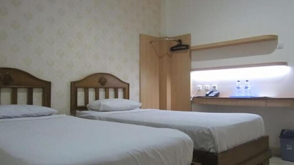 Hotel Besar Purwokerto 25/50