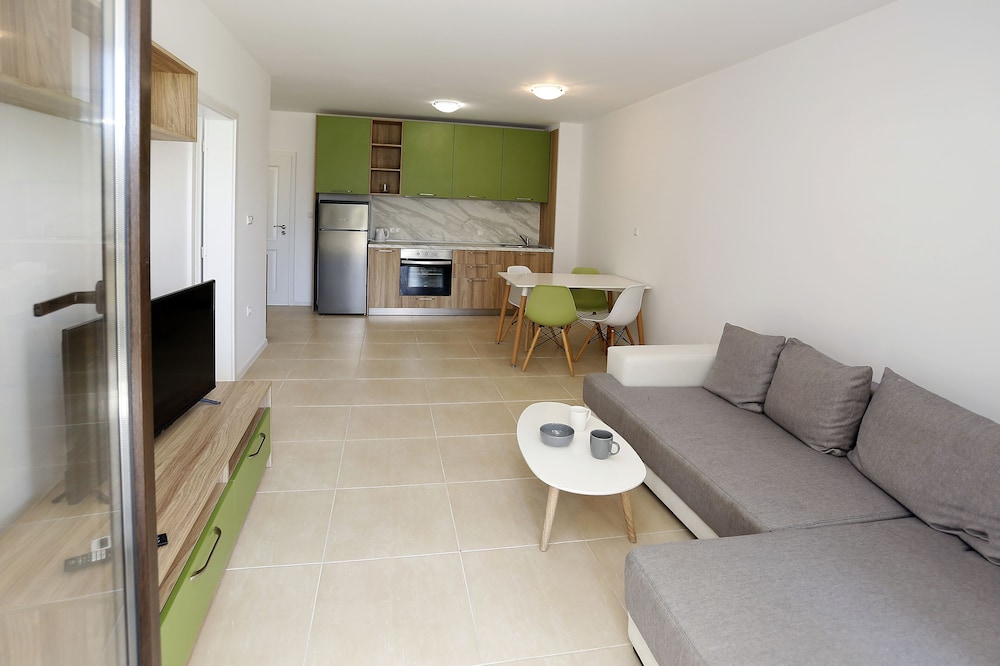 Green Life Beach Resort 56/75