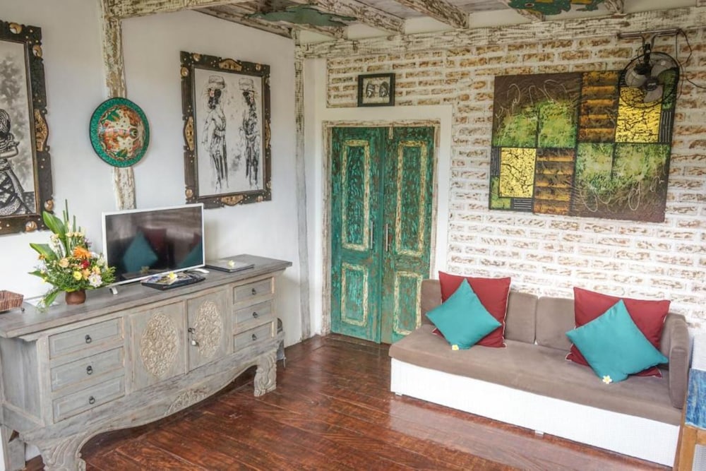KTS Balinese Villas (ex KTS Day Spa & Retreat) 61/83