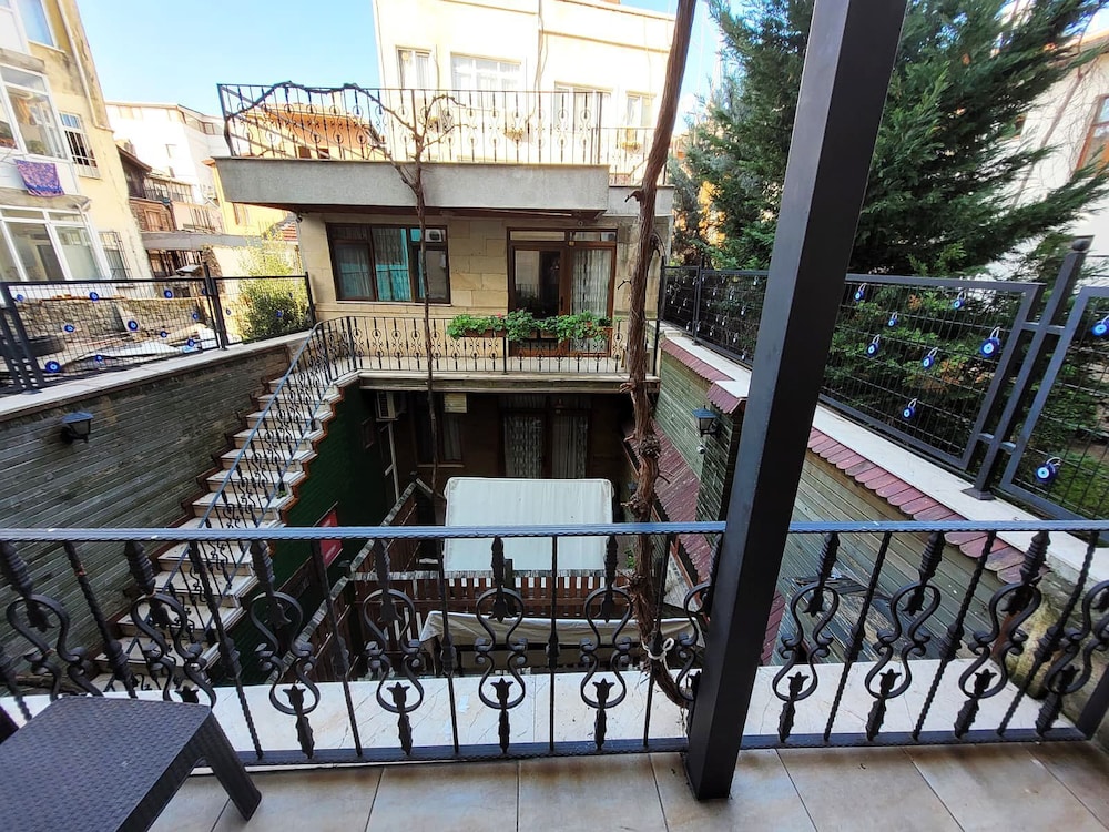 Saruhan Hotel 6/57