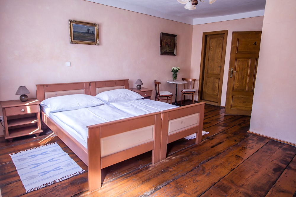 Hotel-Restaurant Svamberský Dum 34/83