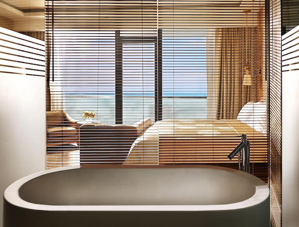 Bilgah Beach Hotel 74/75