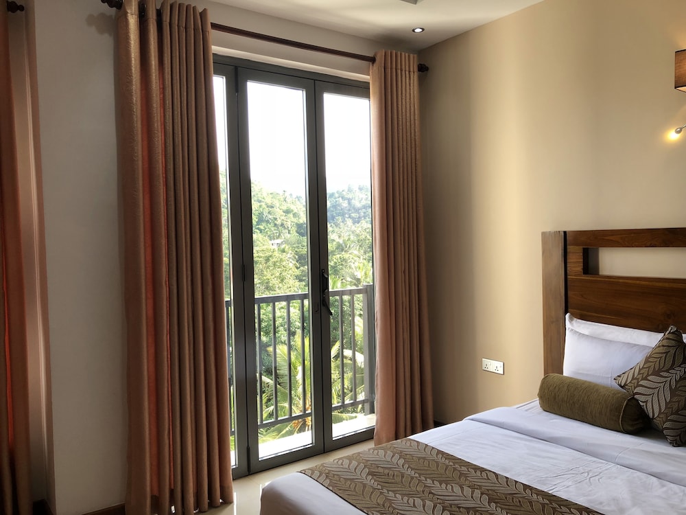 Rivendell Hotel 15/55