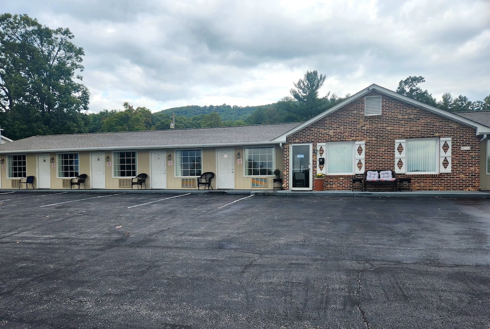 Fox Mountain Inn 4/50
